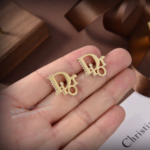 Dior飾品 迪奧經典熱銷款字母金色黃銅材質耳釘耳環  zgd1476